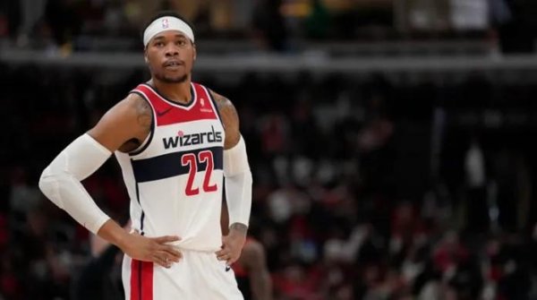 盈策略 官方：奇才裁掉霍姆斯，据悉下赛季1328万美元合同仅25万保障