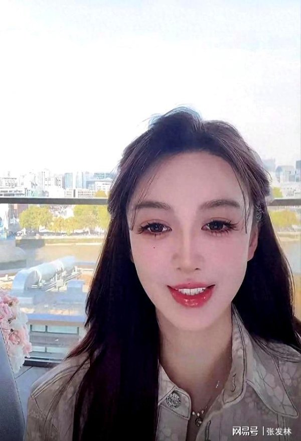 易投投 叶珂直播全身出镜，腕线过裆双腿又细又长，身材恢复的也太好了